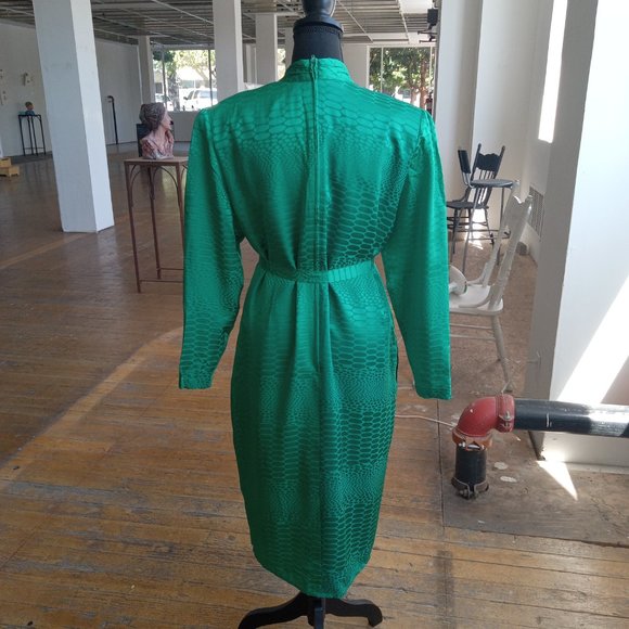 Emerald green long skeeve/high neck silk vintage dress - Picture 2 of 12
